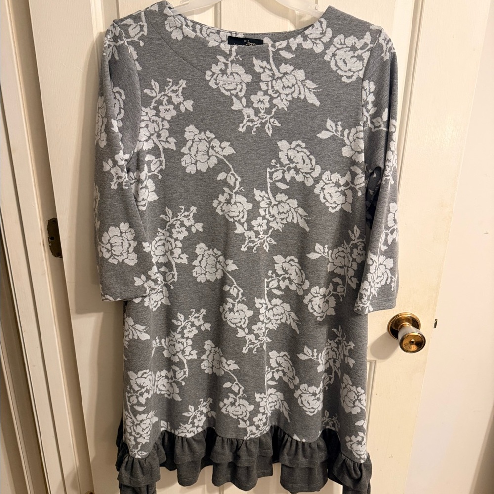 Suzanne Betro Gray and White Floral Dress